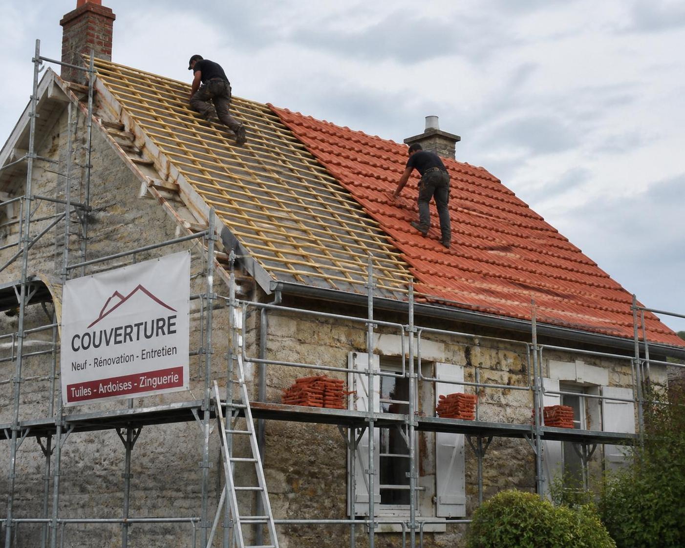 découvrez comment évaluer l'état de votre toiture et savoir quand il est nécessaire de la refaire pour assurer la protection et la durabilité de votre maison.