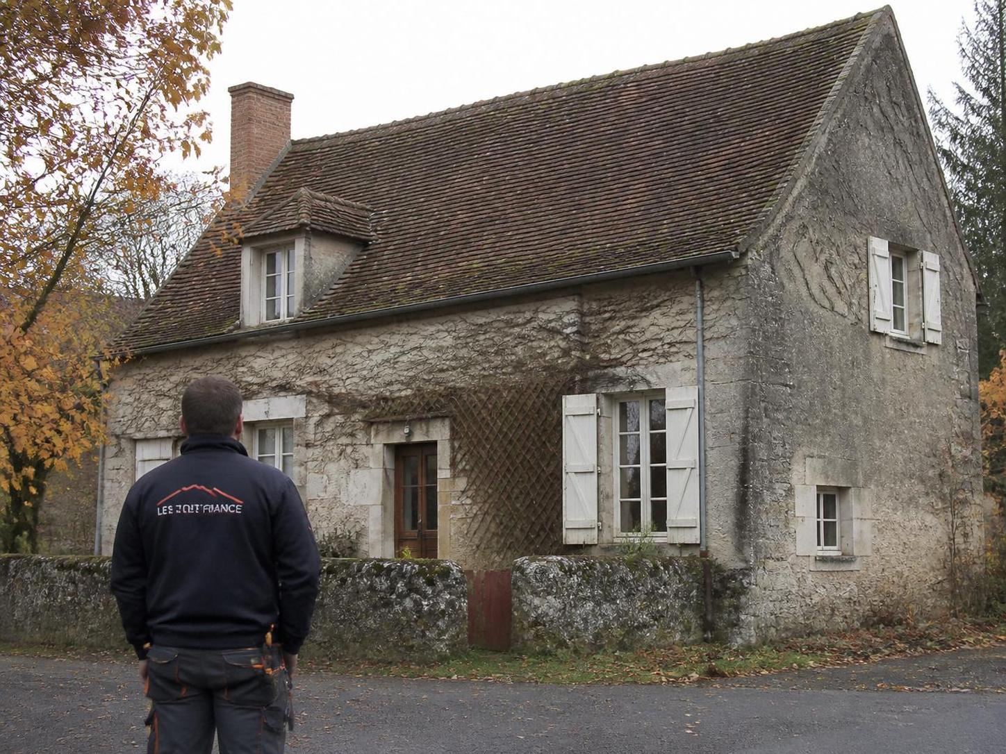 découvrez quand et pourquoi il est nécessaire de refaire une toiture ancienne pour assurer la sécurité et l'isolation de votre maison.