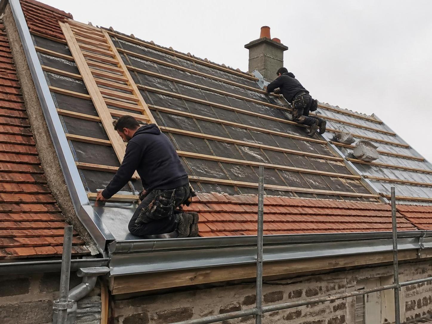 découvrez quand il est nécessaire de refaire une toiture ancienne pour garantir la sécurité et l'isolation de votre maison. conseils pour détecter les signes d'usure et choisir le bon moment pour la rénovation.