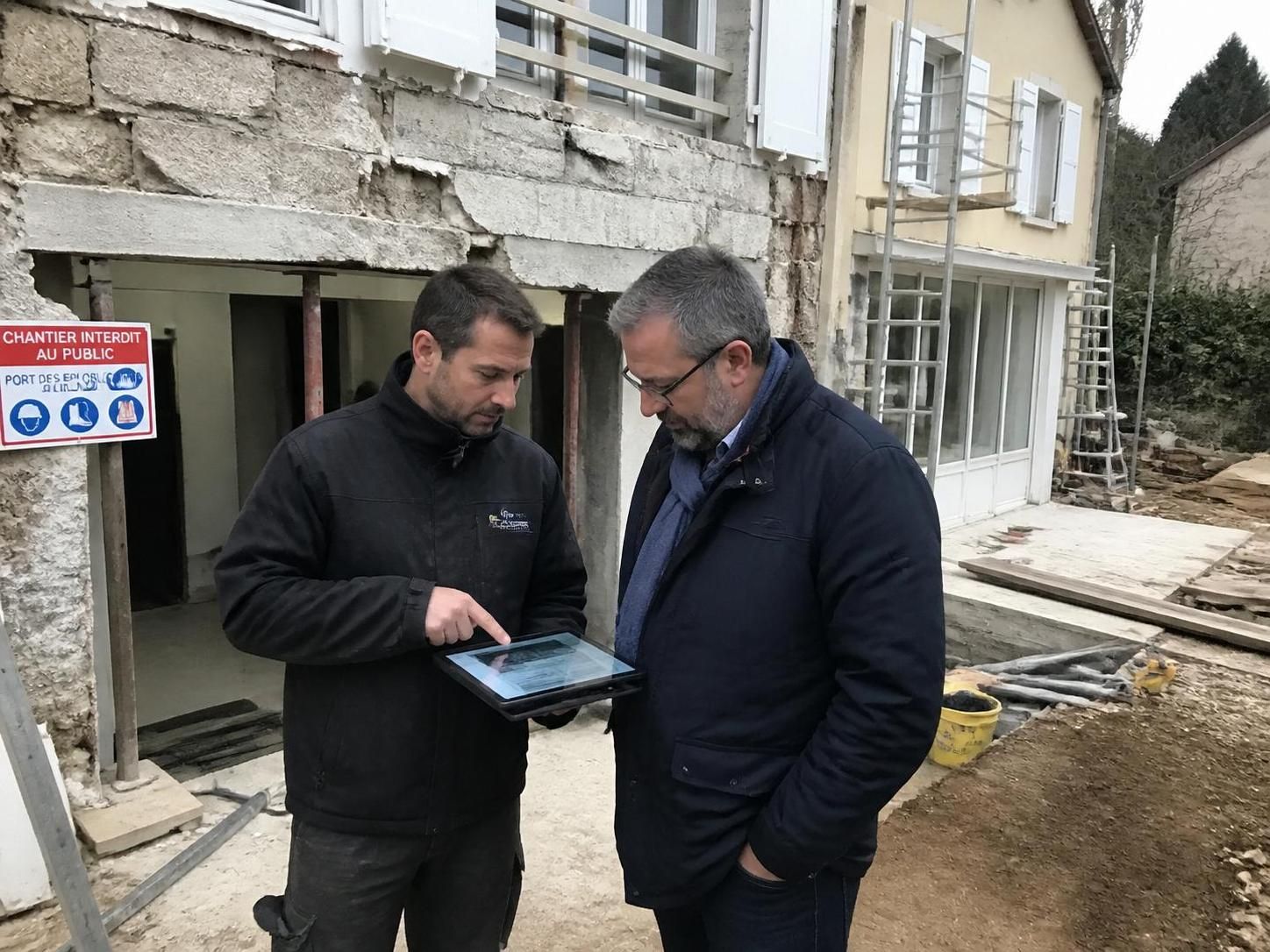 découvrez les meilleures méthodes pour suivre efficacement un chantier, garantir la qualité des travaux et respecter les délais.