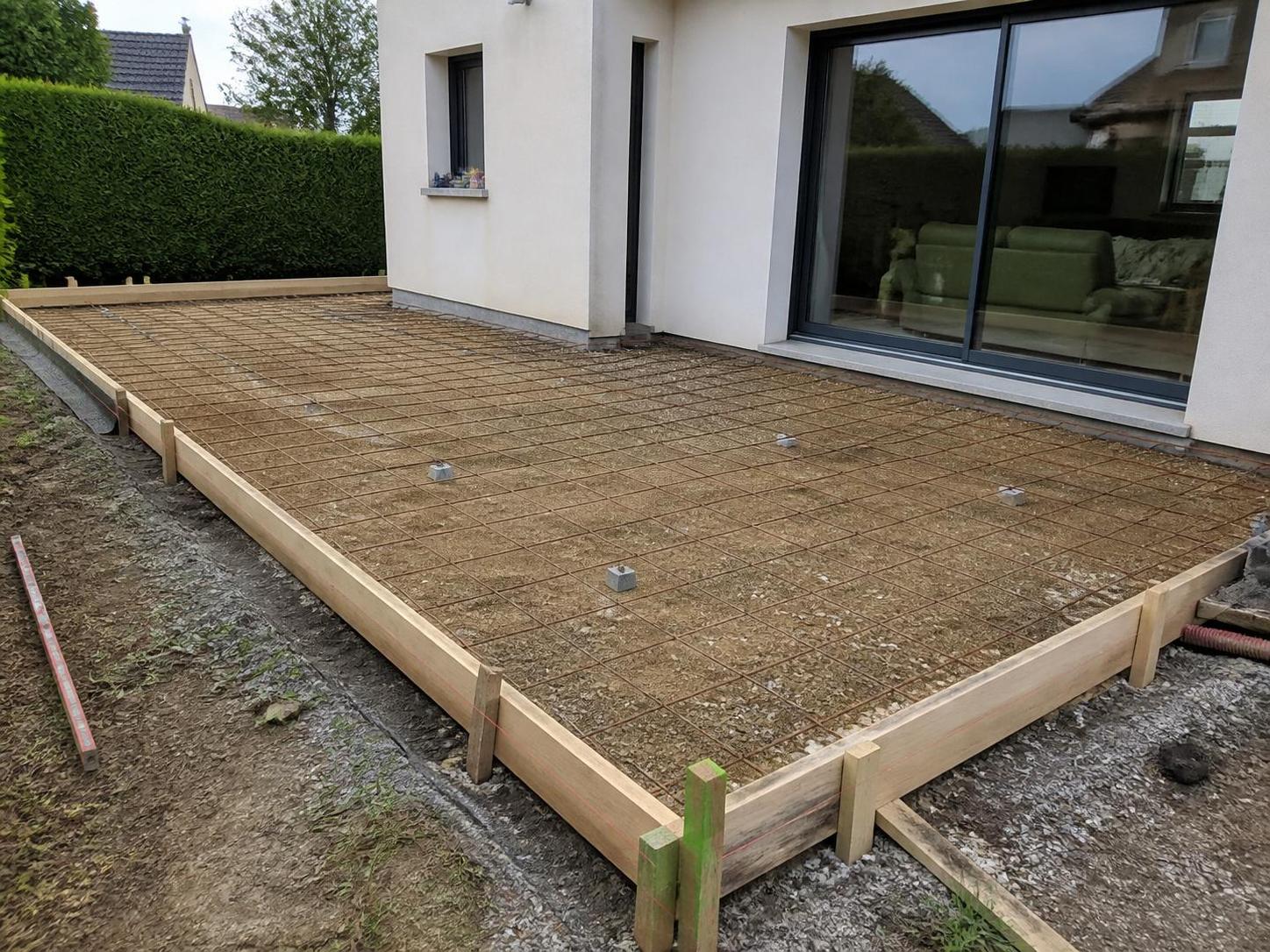 découvrez quel type de béton choisir pour la construction de votre terrasse afin d'assurer durabilité, esthétique et résistance aux intempéries.